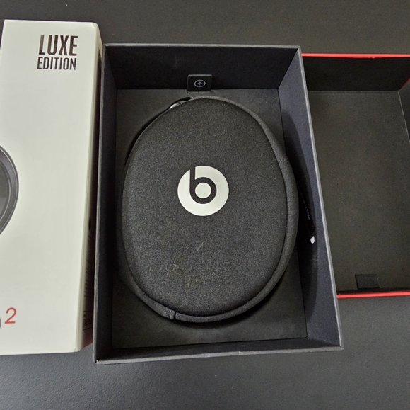 Beats Solo 2 Luxe Edition Wired Headphones - Picture 4 of 7
